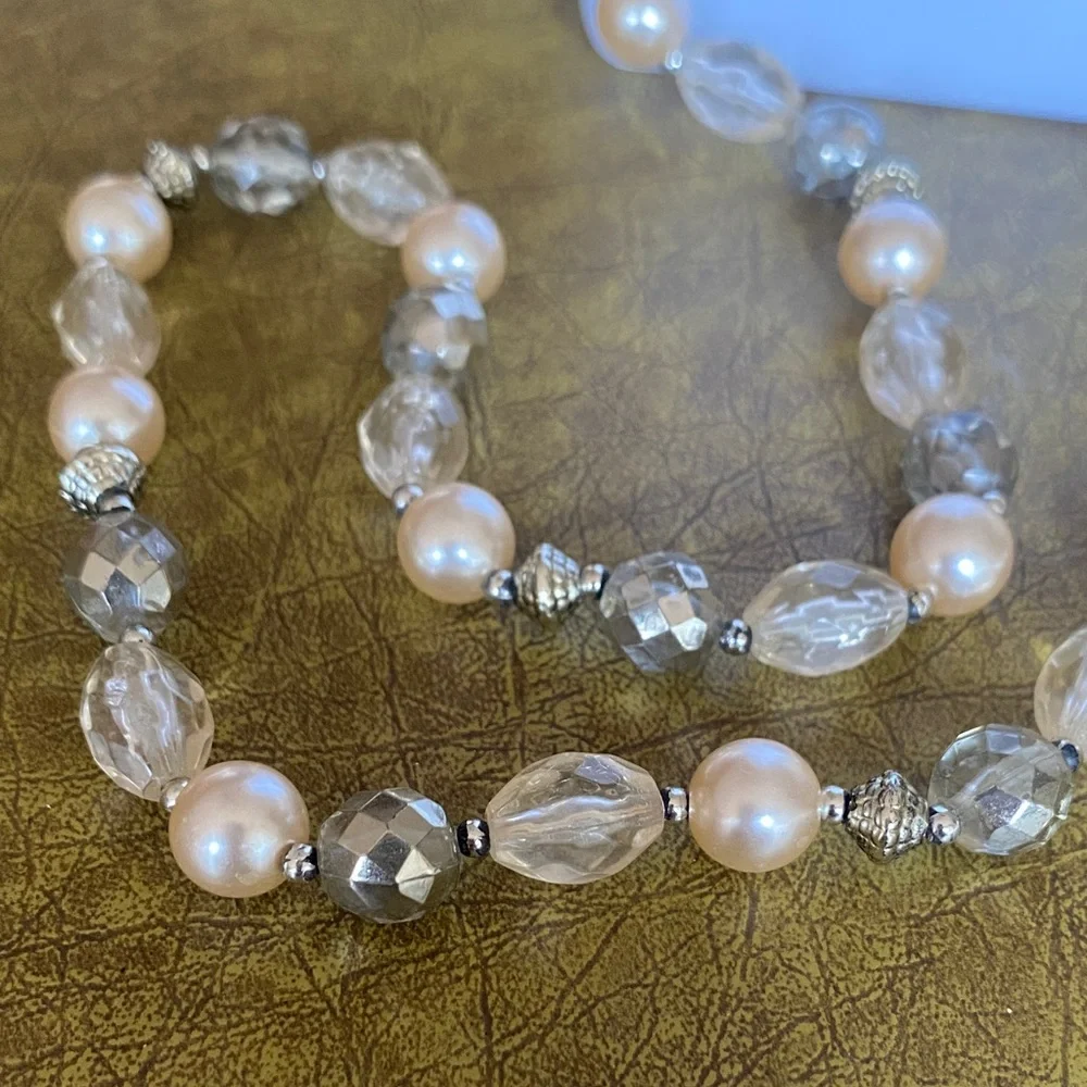 Vintage long Champagne faux Pearl and acrylic bead single Strand Necklace - Picture 2 of 6